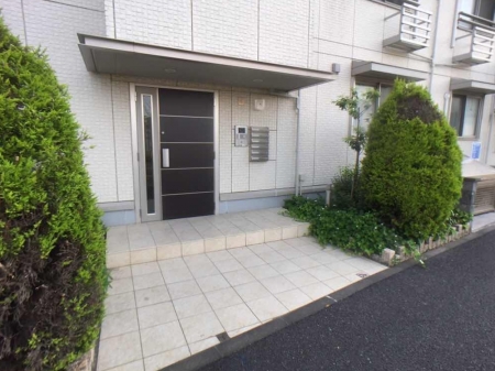 16/25 エントランス