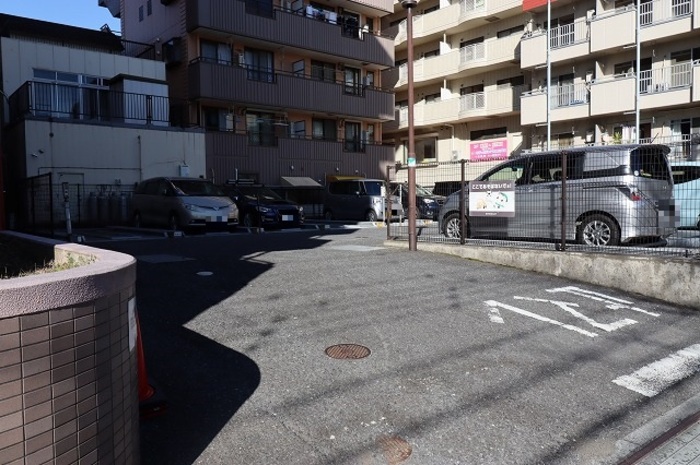 18/21 駐車場