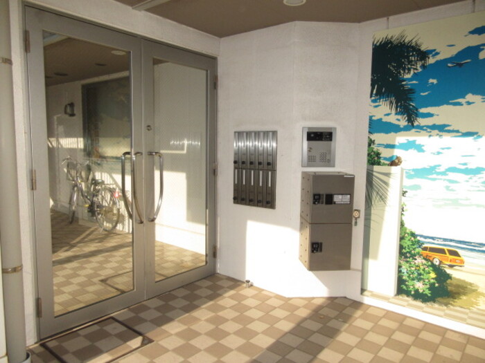 16/16 エントランス