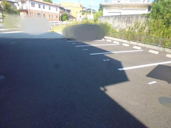18/18 駐車場