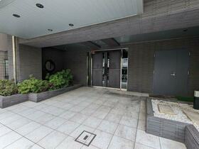 16/16 エントランス