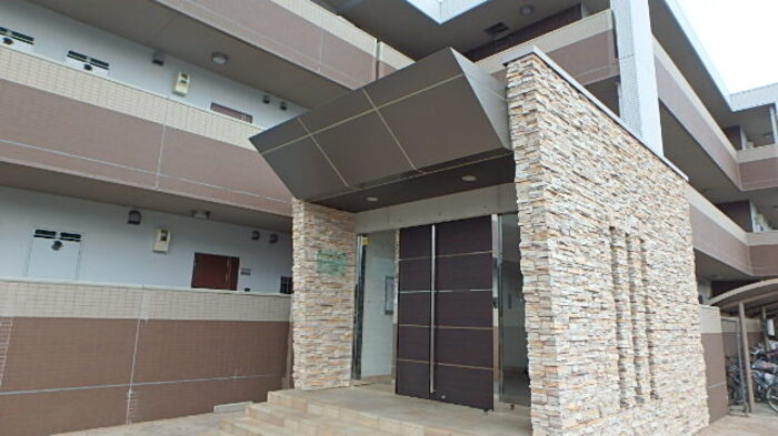 19/28 エントランス