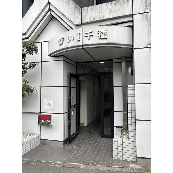 16/19 エントランス