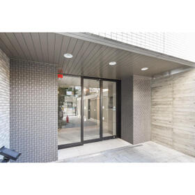 16/16 エントランス