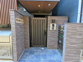 16/16 エントランス