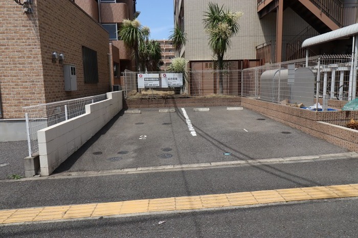 16/17 駐車場