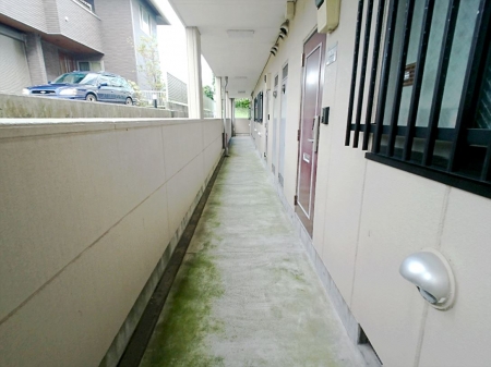 18/27 エントランス