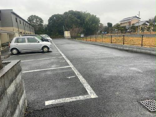 14/14 駐車場