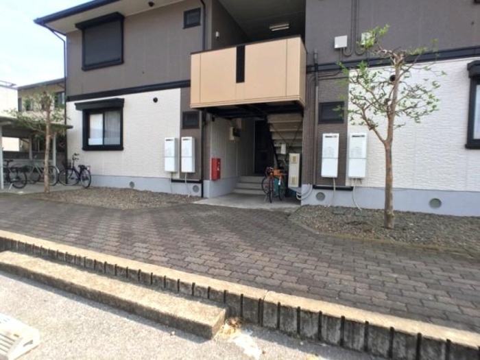 19/27 エントランス