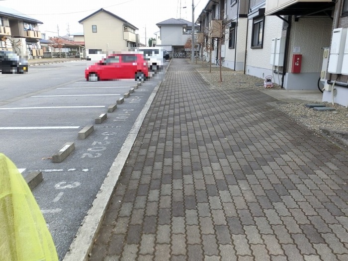 19/27 エントランス