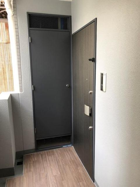 17/30 玄関