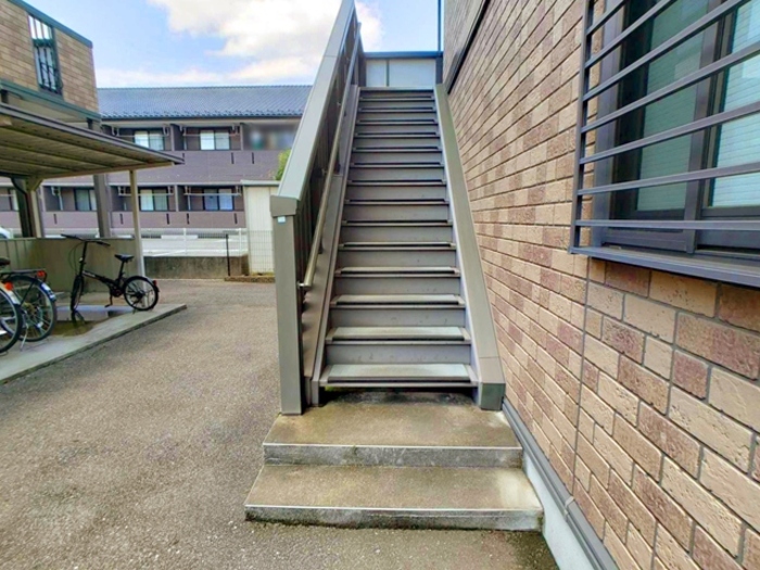 19/27 エントランス