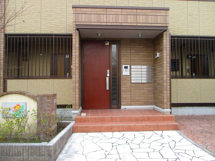 14/15 エントランス