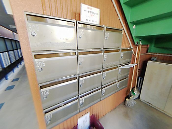 16/20 エントランス