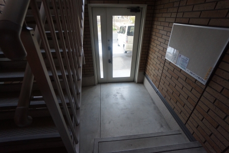 18/19 エントランス