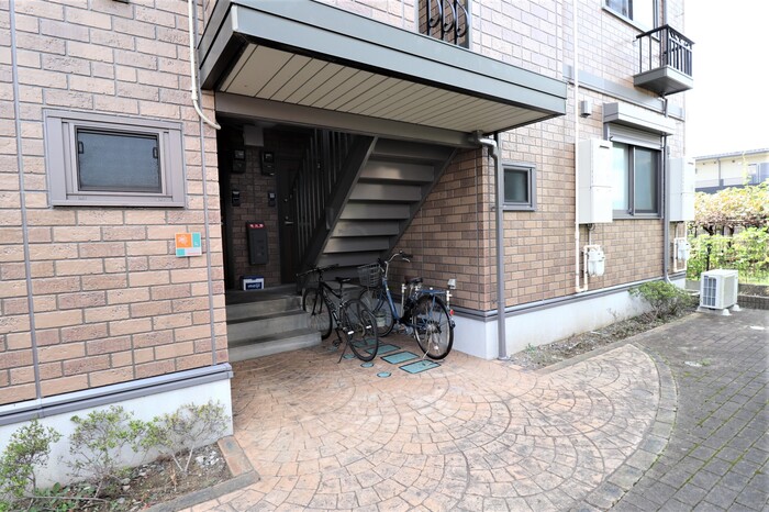 17/20 エントランス