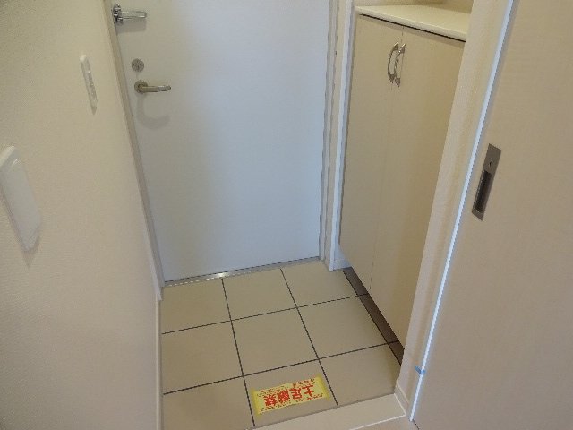 16/28 玄関