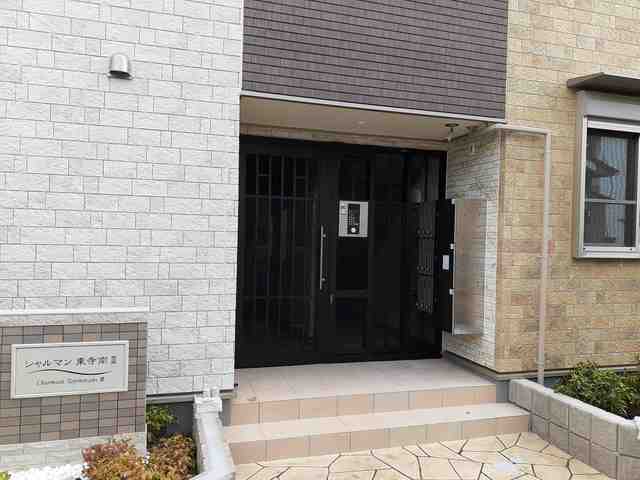 14/20 エントランス