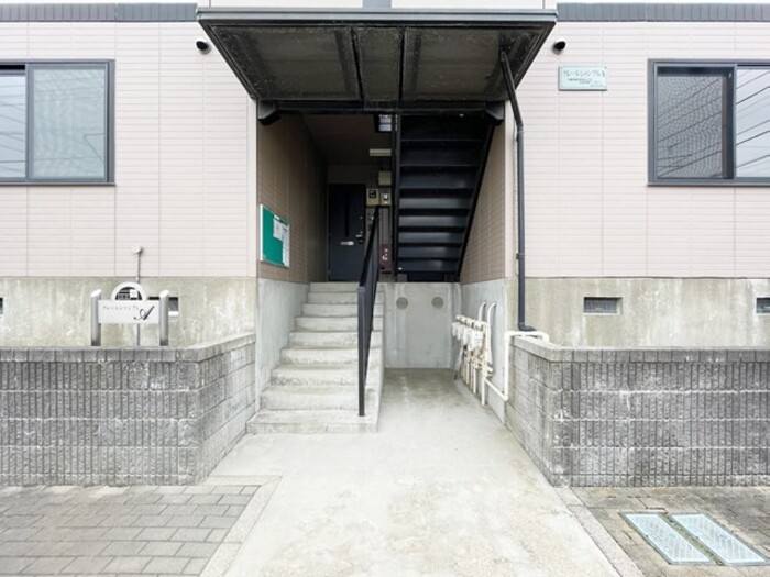 17/18 エントランス