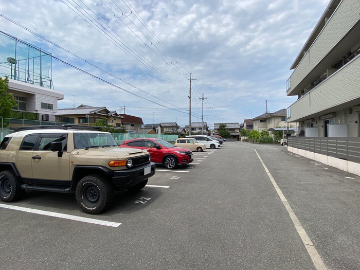 18/27 駐車場