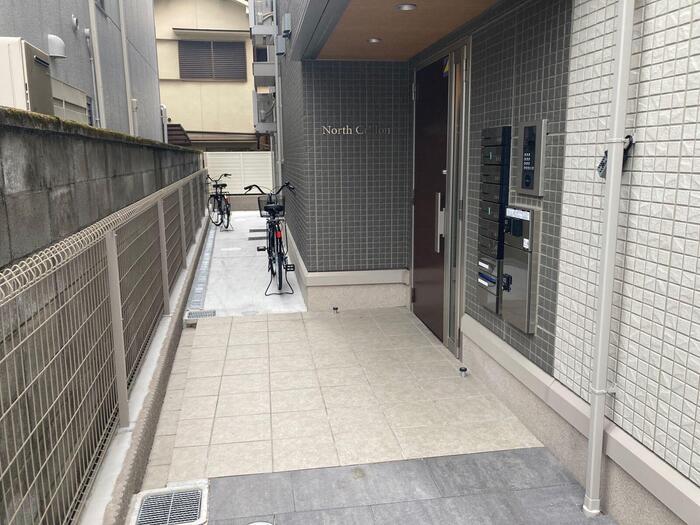 18/25 エントランス