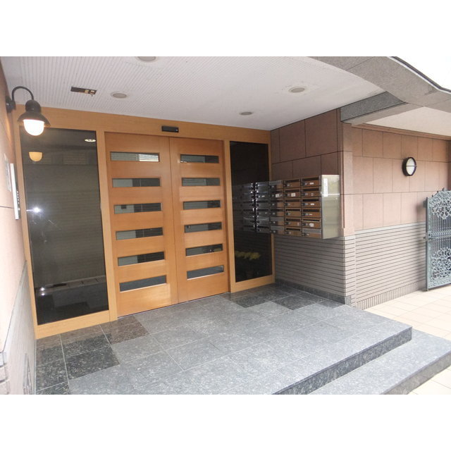 16/17 エントランス