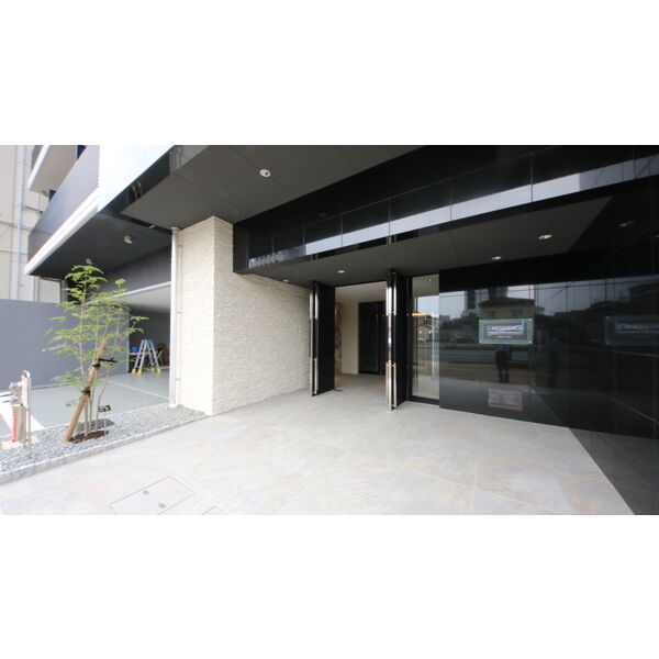 18/27 エントランス