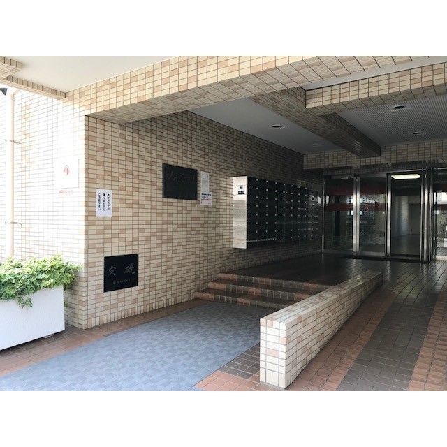 20/30 エントランス