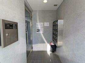 16/16 エントランス