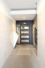 16/17 エントランス