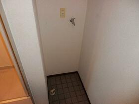 16/23 エントランス