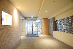 16/16 エントランス