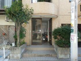 16/16 エントランス