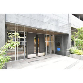 16/16 エントランス