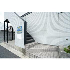 16/23 エントランス