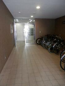 16/16 エントランス