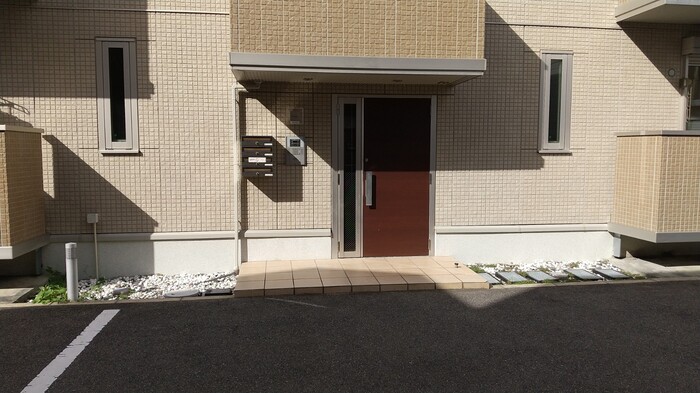 14/15 エントランス