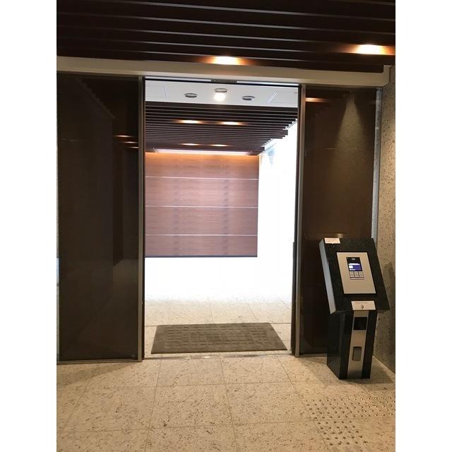 21/30 エントランス