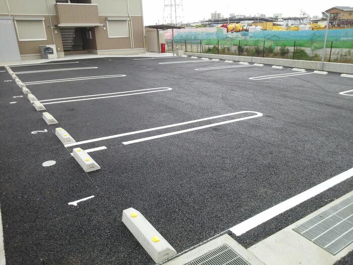 17/17 駐車場
