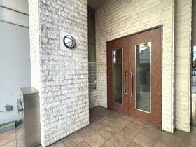 16/16 エントランス