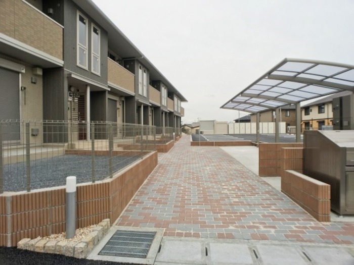 19/27 エントランス