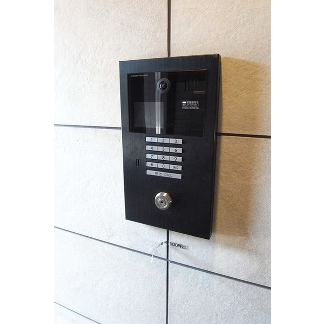 19/27 エントランス