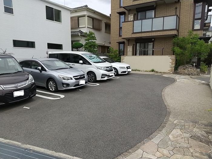 13/13 駐車場