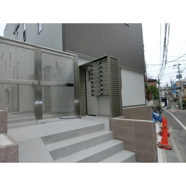 2/3 エントランス