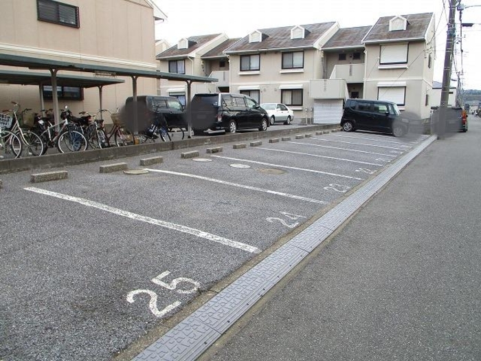 18/18 駐車場