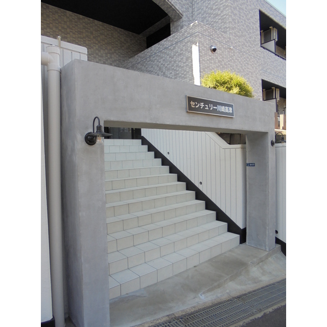 19/30 エントランス