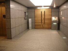 16/18 エントランス