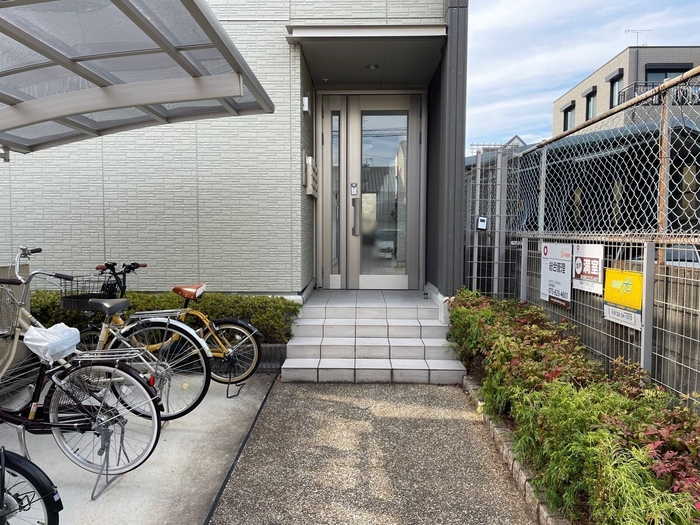 17/19 エントランス