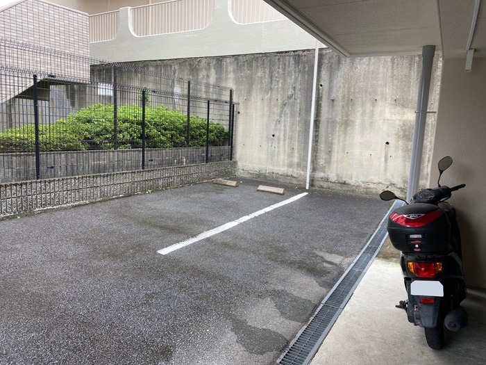 18/18 駐車場
