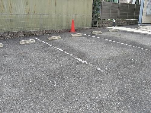 14/14 駐車場